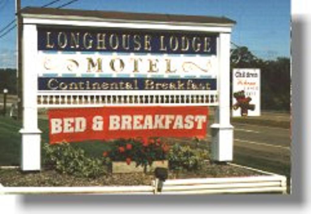 Longhouse Manor B&B วัตกินส์เกลน ภายนอก รูปภาพ